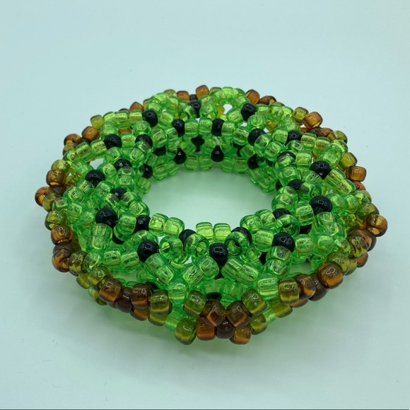 ❌SOLD❌🥝 Kiwi Glow Kandi Cuff - Picture 8 of 12